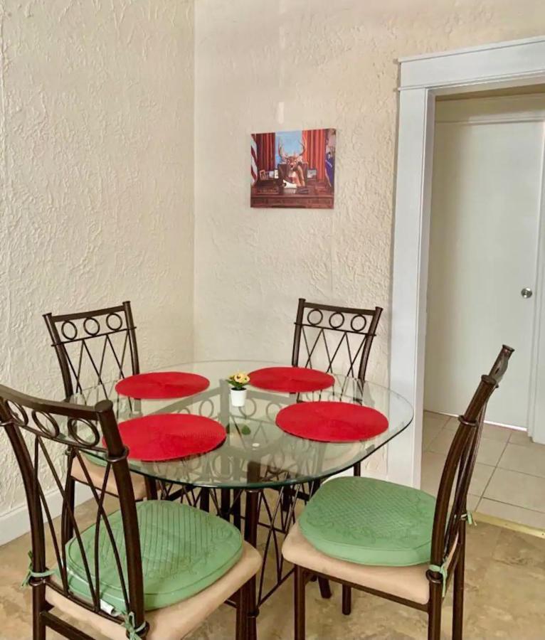 Homestay Cozy Private Room, Near The Airport - Free Parking - 02 Miami